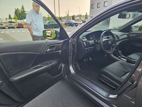 Used 2016 Honda Accord Sport image 22