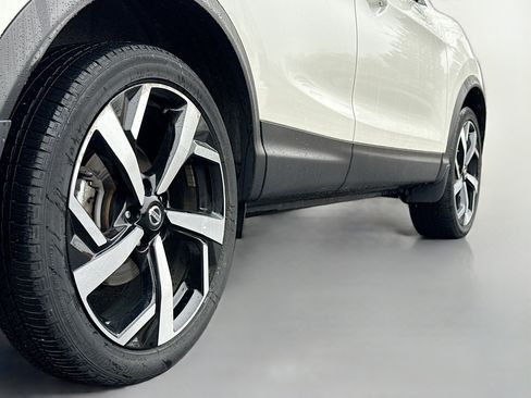 Used 2022 Nissan Rogue Sport SL image 16