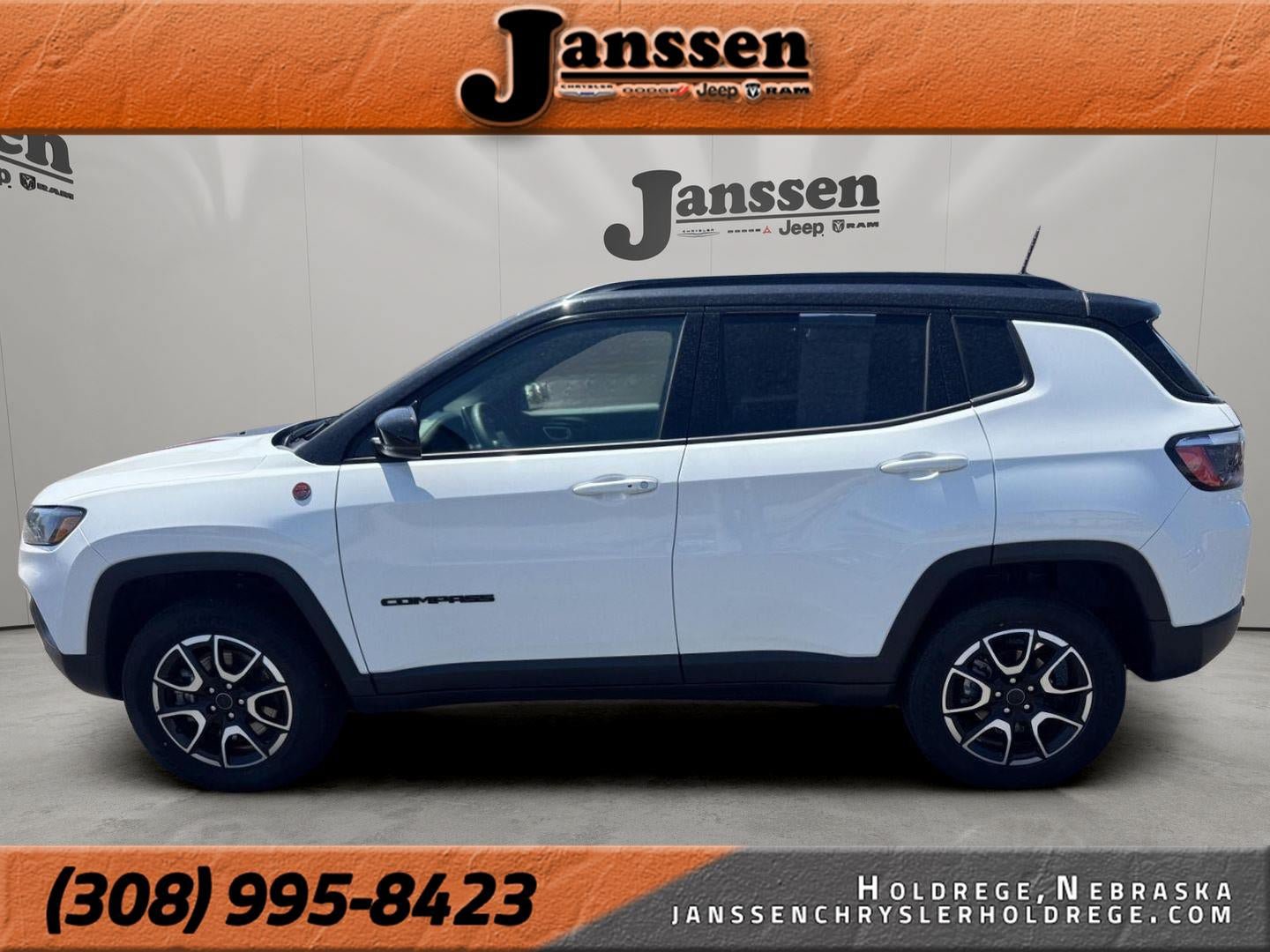 Used 2025 Jeep Compass Trailhawk AWD/4WD image 1