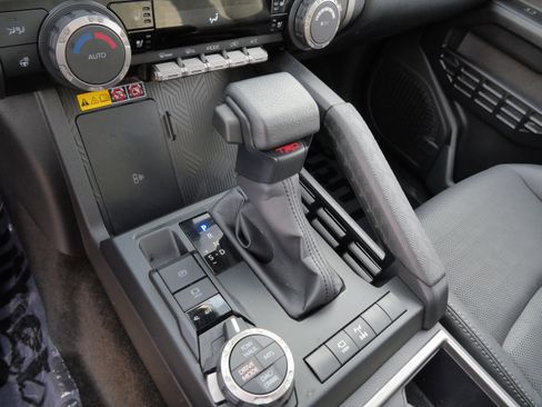 Certified 2025 Toyota 4Runner TRD Off-Road Premium image 25