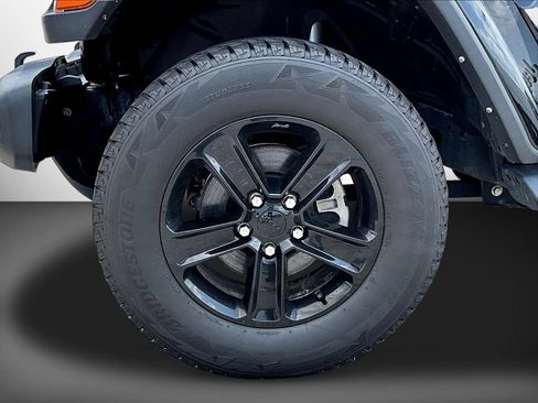 Used 2022 Jeep Wrangler Unlimited Sahara AWD/4WD image 32