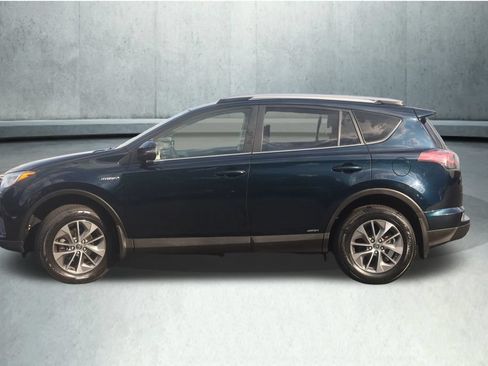Used 2018 Toyota RAV4 LE AWD/4WD image 24