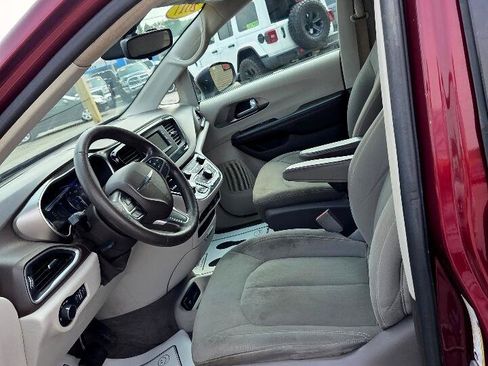 Used 2017 Chrysler Pacifica LX w/ Tire & Wheel Group image 9