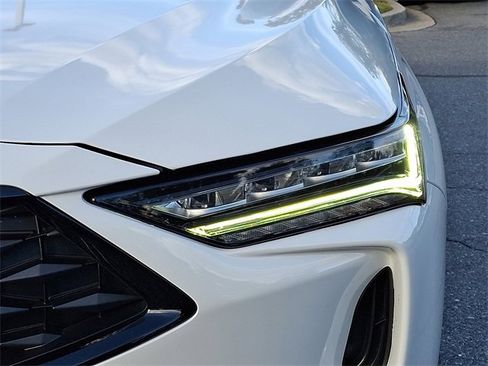 Used 2023 Acura MDX A-Spec image 9