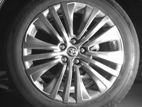 Used 2021 Toyota Venza Limited w/ Advanced Technology Package image 13