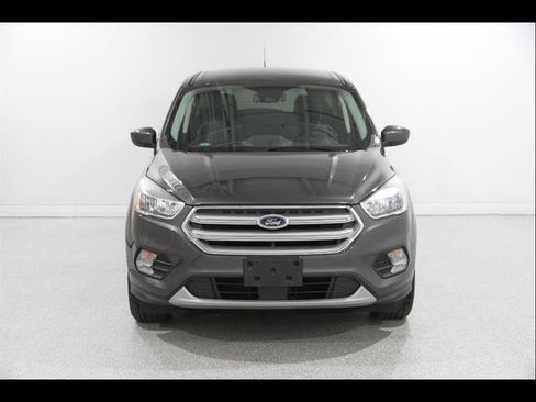 Used 2019 Ford Escape SE FWD image 2
