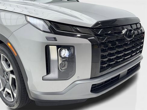 Used 2023 Hyundai Palisade Limited image 3