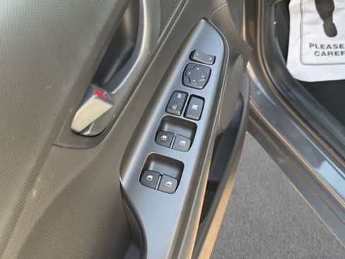 Used 2023 Hyundai Kona SEL FWD image 12