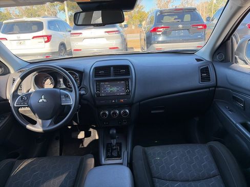 Used 2023 Mitsubishi Outlander Sport SE image 13