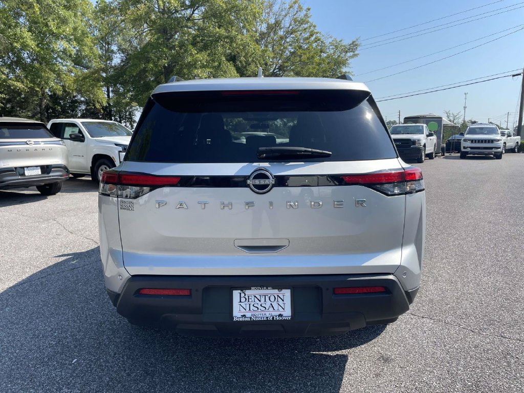Used 2025 Nissan Pathfinder SV FWD image 4