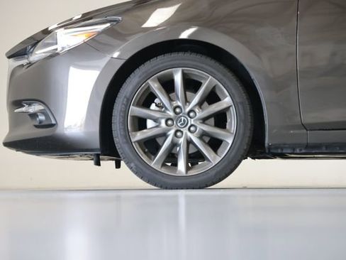 Used 2018 MAZDA MAZDA3 Grand Touring w/ Premium Equipment Package FWD image 11