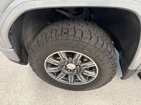 Used 2024 GMC Sierra 1500 AT4 w/ Technology Package AWD/4WD image 11