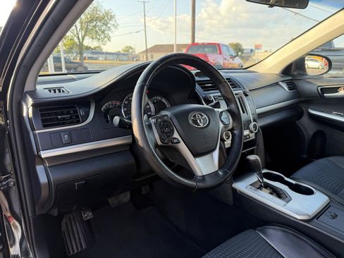 Used 2014 Toyota Camry SE FWD image 9