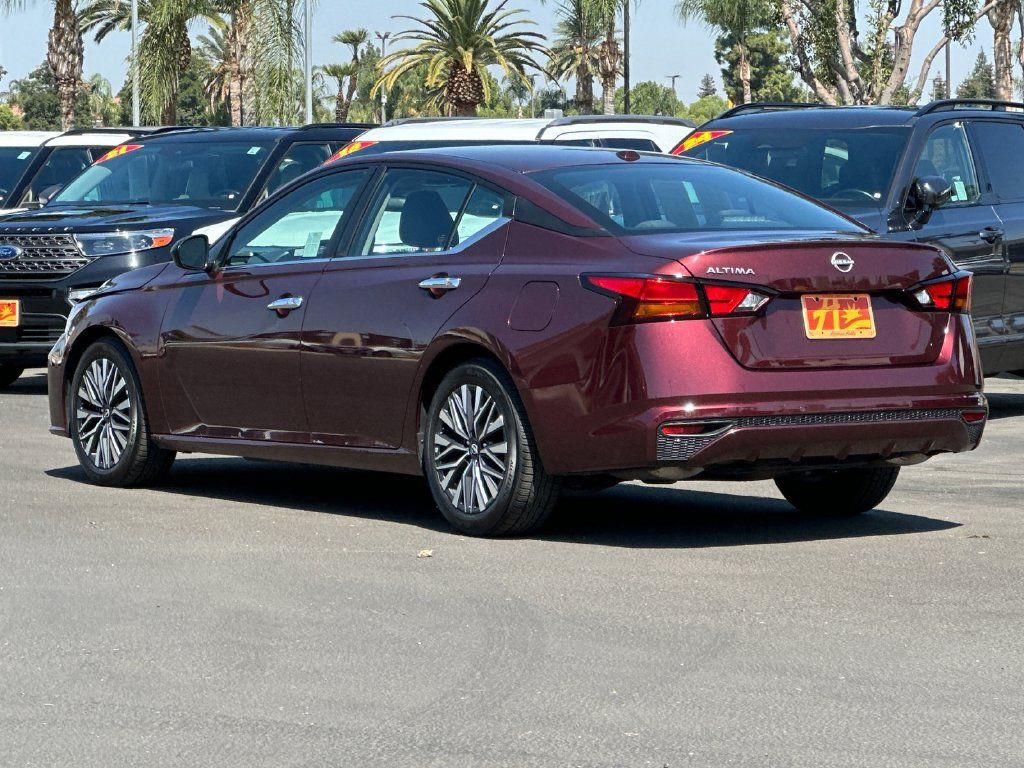 Used 2025 Nissan Altima 2.5 SV FWD image 3