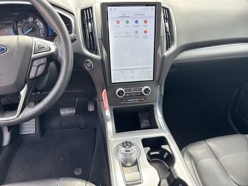 Used 2021 Ford Edge Titanium image 28