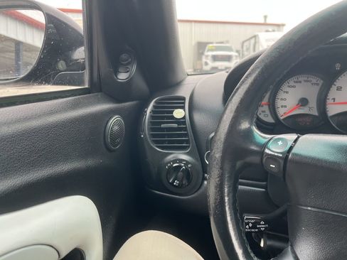 Used 2000 Porsche 911 Carrera 4 image 18