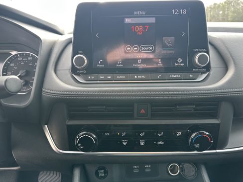 Used 2024 Nissan Rogue S image 28