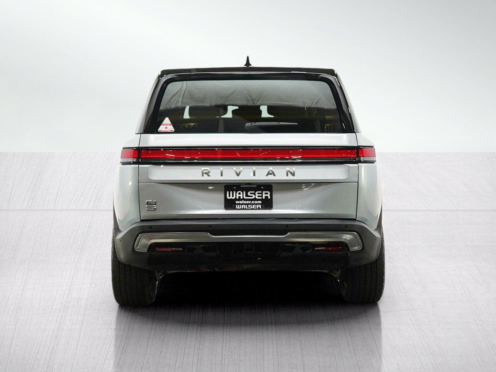 Used 2024 Rivian R1S Adventure Dual AWD/4WD image 4