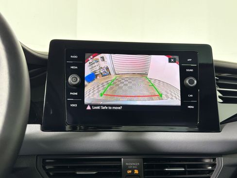 Used 2025 Volkswagen Jetta SE image 25