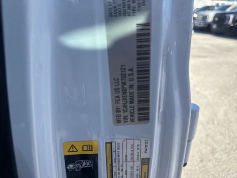 Used 2023 Jeep Wrangler Sahara image 14