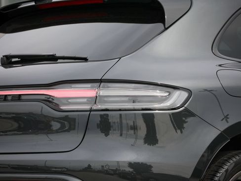 Certified 2025 Porsche Macan GTS AWD/4WD image 17