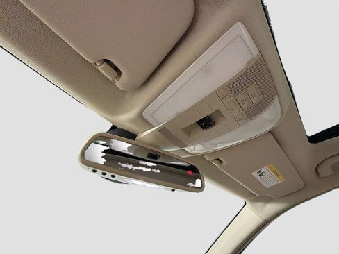 Used 2010 Mercedes-Benz C 300 Sedan image 17