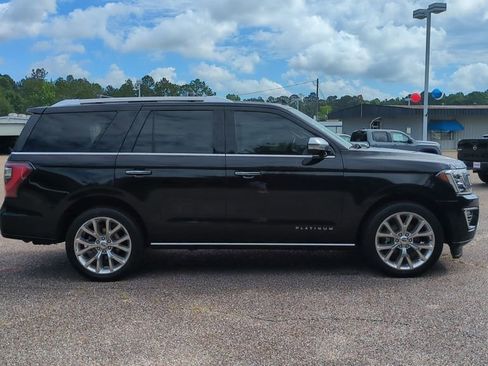 Used 2019 Ford Expedition Platinum RWD image 4