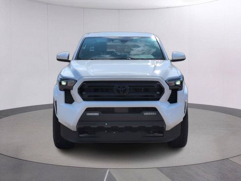Used 2025 Toyota Tacoma SR5 RWD image 9