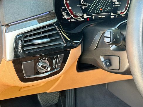 Used 2023 BMW 540i w/ Premium Package image 10