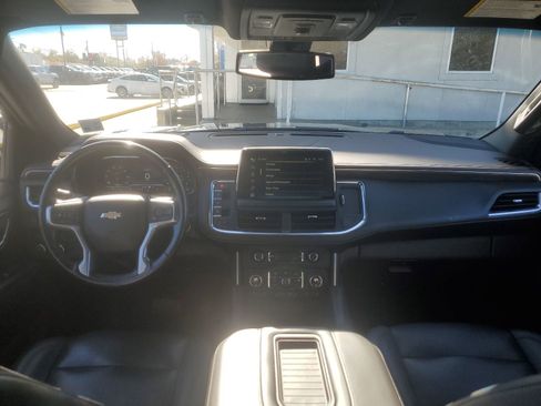 Used 2022 Chevrolet Suburban LT image 9
