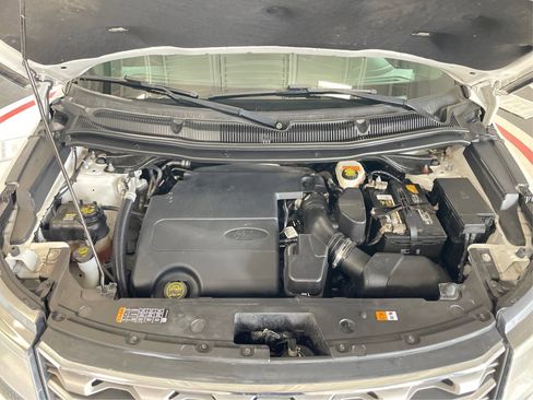 Used 2017 Ford Explorer XLT image 11