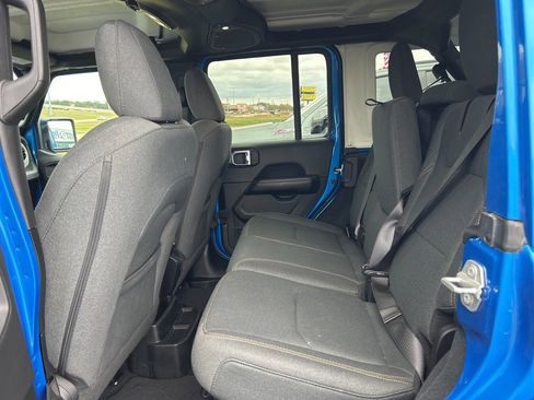 Used 2024 Jeep Wrangler Unlimited Sahara image 11