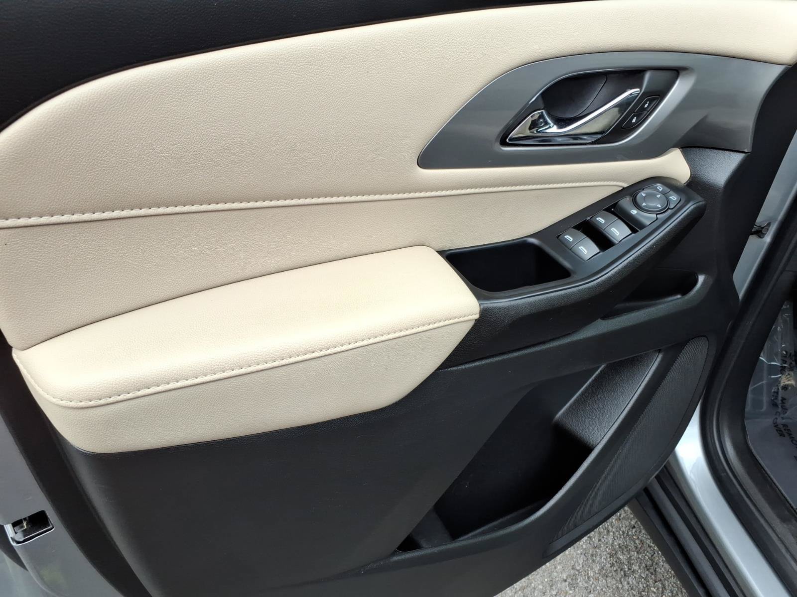 Used 2023 Chevrolet Traverse LS FWD image 10