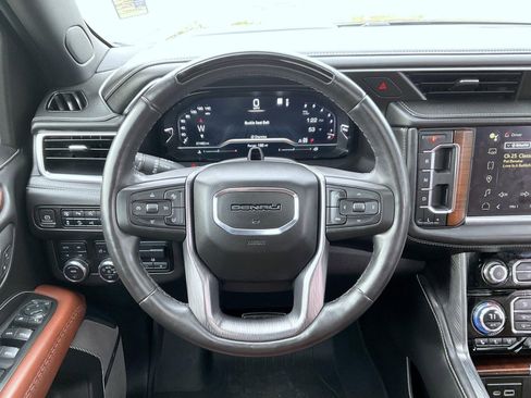 Certified 2023 GMC Yukon Denali Ultimate image 12