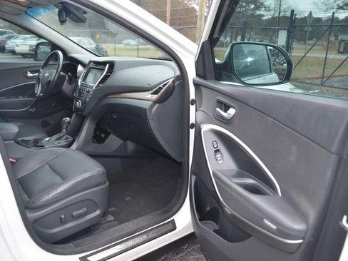 Used 2017 Hyundai Santa Fe Limited image 21