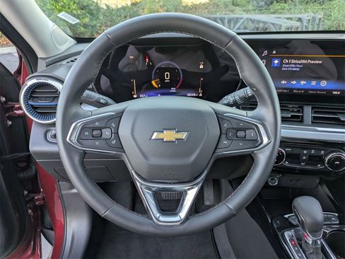 Used 2025 Chevrolet Trax LT w/ LT Convenience Package image 18