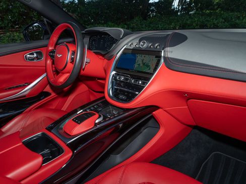 Used 2023 Aston Martin DBX image 14