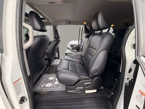 Used 2015 Toyota Sienna SE w/ SE Preferred Package FWD image 27
