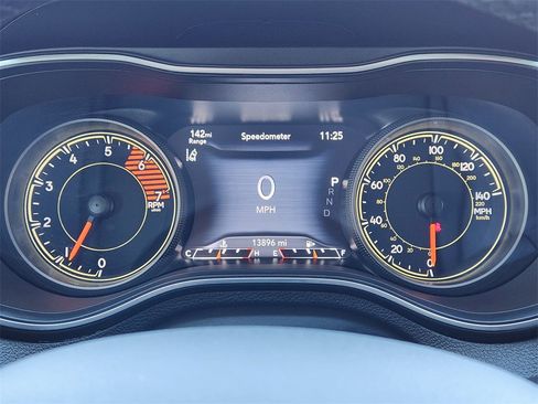 Used 2023 Jeep Cherokee Trailhawk image 17