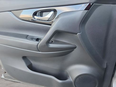 Used 2020 Nissan Rogue Sport SV image 15