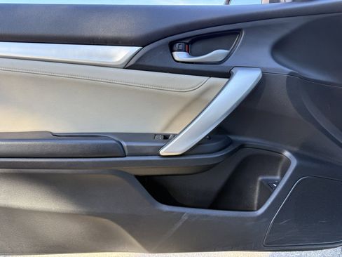 Used 2017 Honda Civic Touring image 40