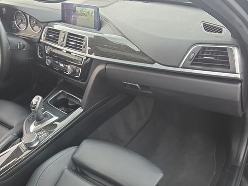 Used 2018 BMW 340i xDrive Sedan w/ Premium Package AWD/4WD image 16