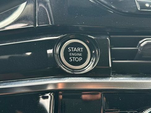 Used 2023 Nissan Pathfinder SL FWD image 28