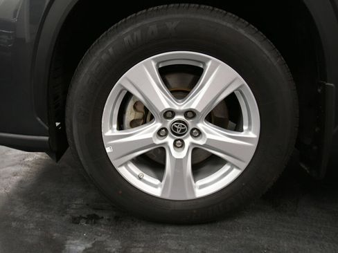 Certified 2024 Toyota Highlander LE image 34