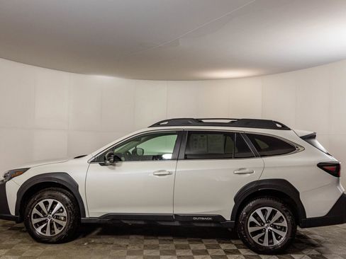 Used 2025 Subaru Outback Premium image 16