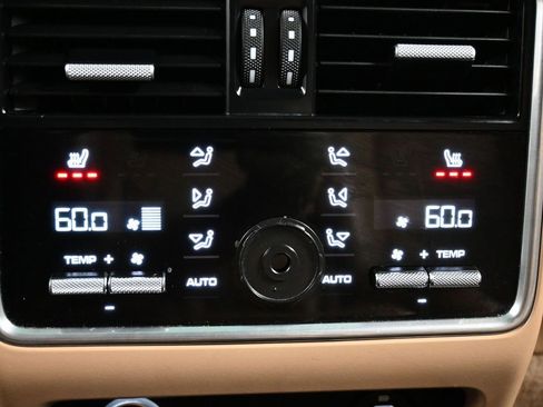 Used 2023 Porsche Cayenne Platinum Edition image 37