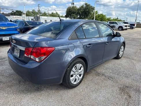 Used 2013 Chevrolet Cruze LS FWD image 4