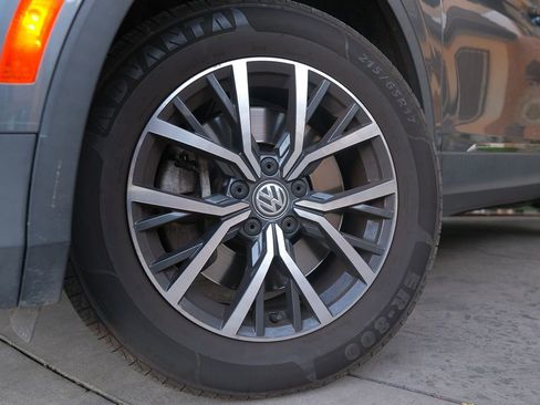 Used 2018 Volkswagen Tiguan SE image 39