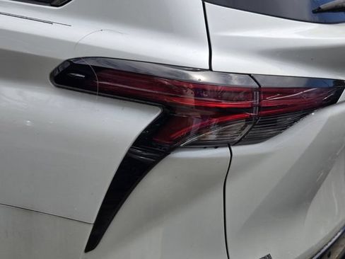 Used 2021 Toyota Sienna Limited FWD image 7