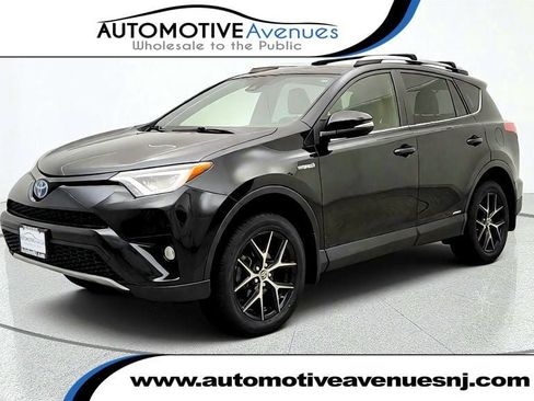 Used 2018 Toyota RAV4 SE AWD/4WD image 1